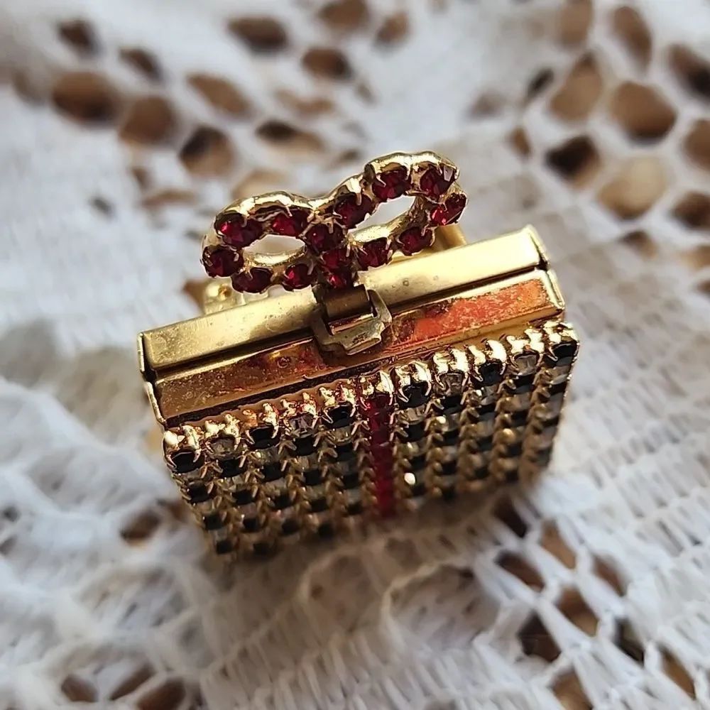 Unique Locket Vtg Photo Christmas Gift With Bow Rhinestone Brooch